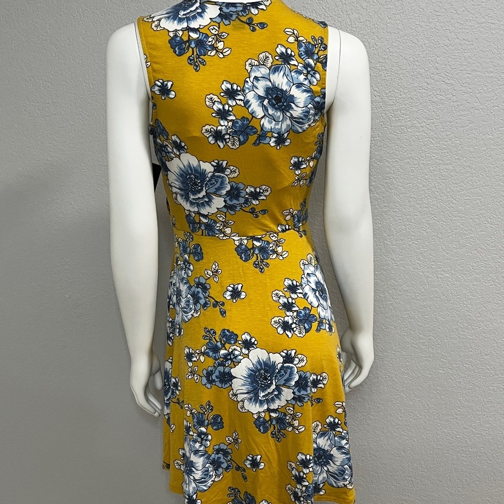 NWT IN Floral Mock Wrap Floral Dress - Picture 4 of 10